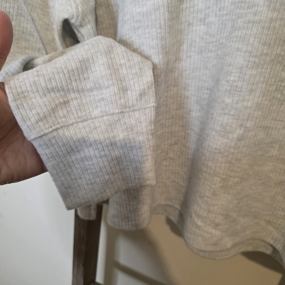 ⭐️40% Off⭐️ Old Navy Cropped Plush Ribbed Hoodie for Girls - Picture 6 of 11